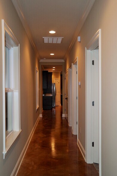 Building Photo - 206 Omega St