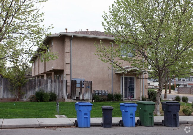 Building Photo - 1040 N Denair Ave