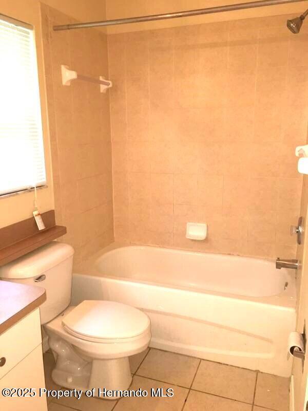 Building Photo - 9287 Spring Hill Dr