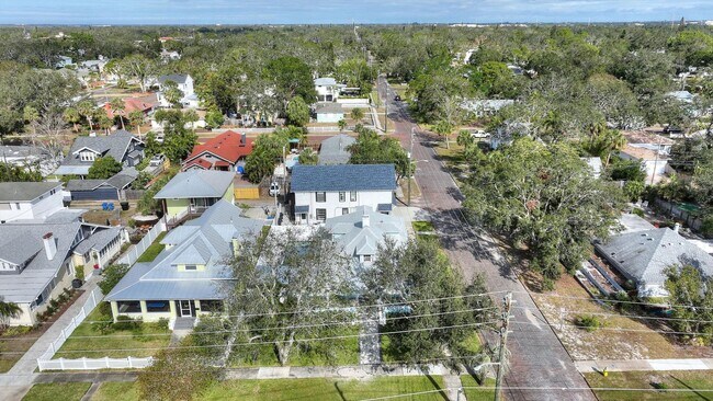 Building Photo - Charming 1 Bed, 1 Bath Apartment - All  Ut...