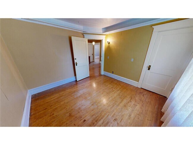 Building Photo - 216 Litchfield Ave SE