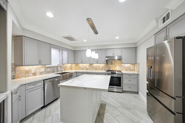 Building Photo - 12625 Memorial Dr