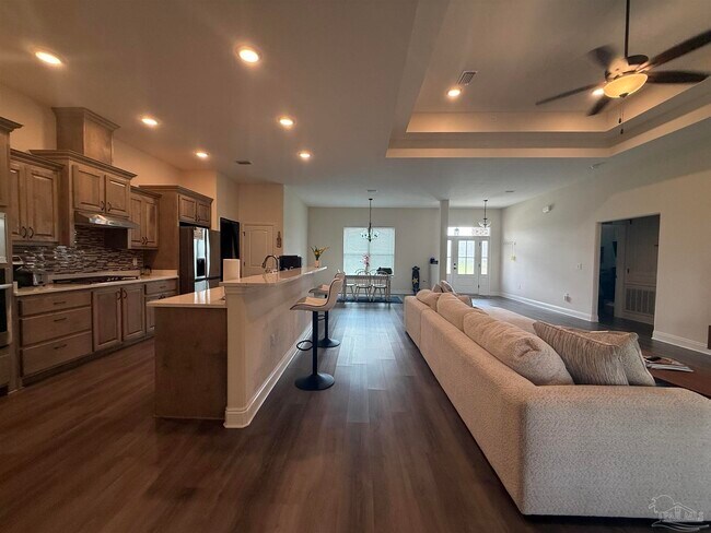 Building Photo - 5511 Micanopy Dr