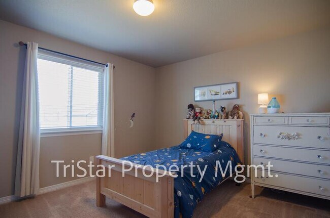 Building Photo - 9746 Porch Swing Ln