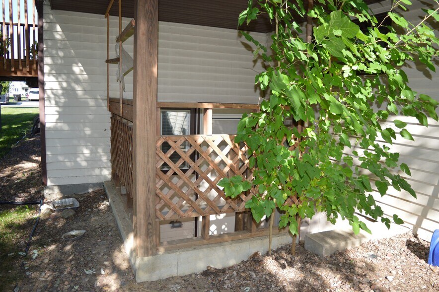 Building Photo - 548 Seminole Way