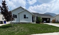 Building Photo - Awesome 4 Bedroom Pet Friendly Home w 2 car attached garage