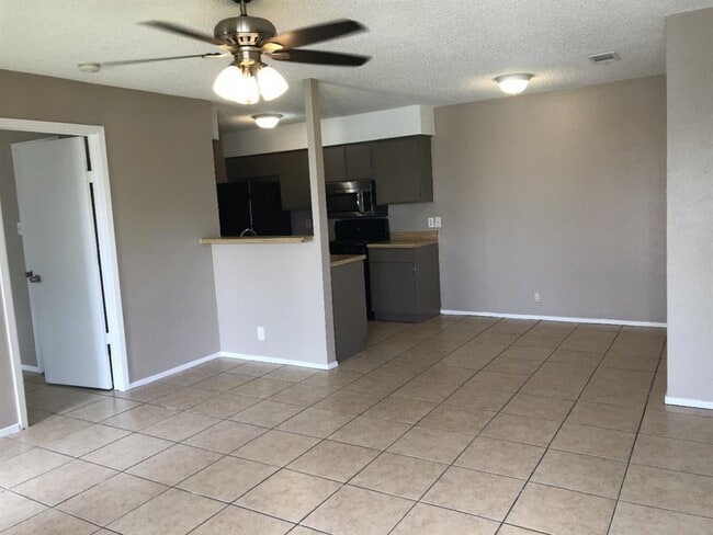 Building Photo - 603 Country Aire Dr