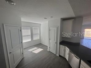 Building Photo - 2599 Runners Cir