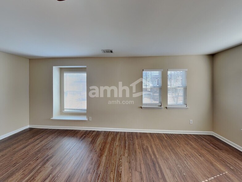 Building Photo - 348 Yellow Iris Rd