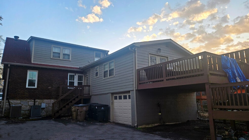 Building Photo - 2610 Woodlawn Dr