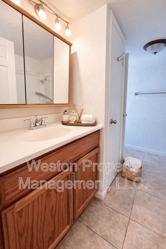 Building Photo - 6056 Northwest Expy