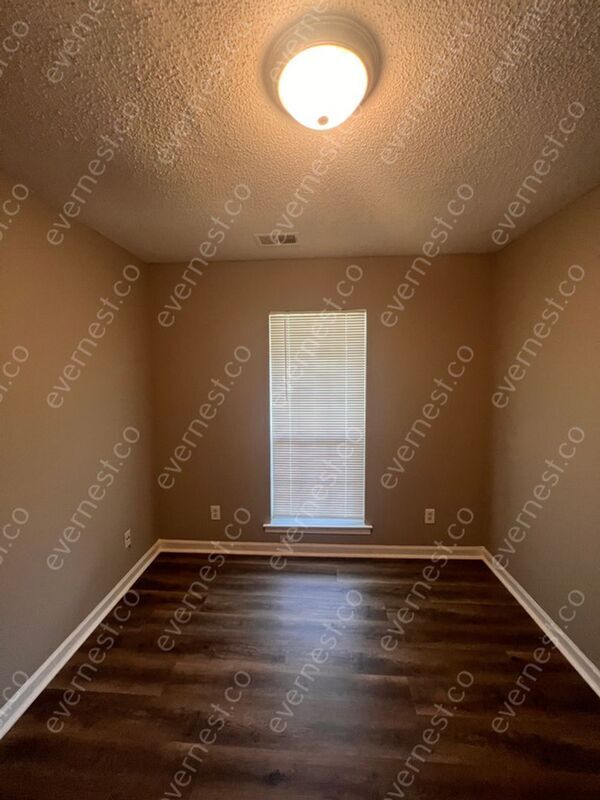 Building Photo - 3985 Fernway Dr