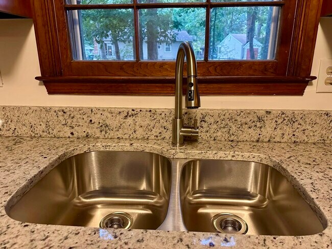 Building Photo - 4805 Candlelight Pl