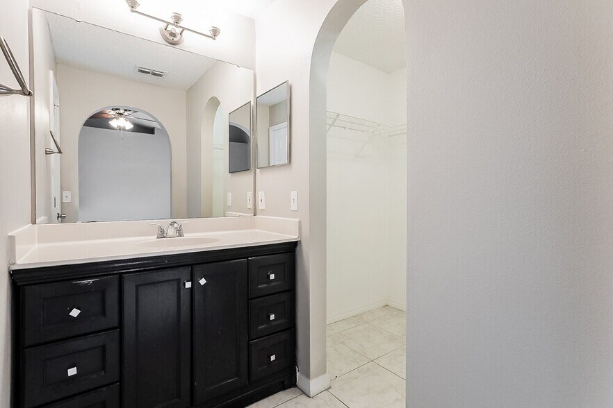 Building Photo - 417 Delicata Dr