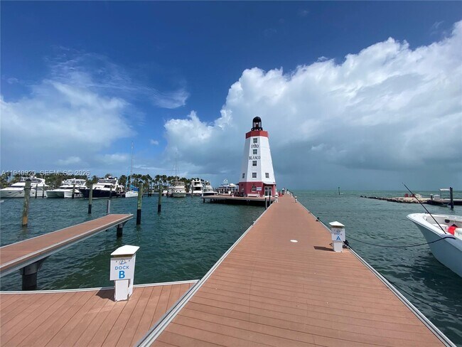 Building Photo - 1998 Overseas Hwy