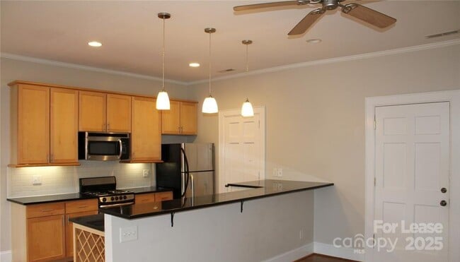 Building Photo - 178 Union St S