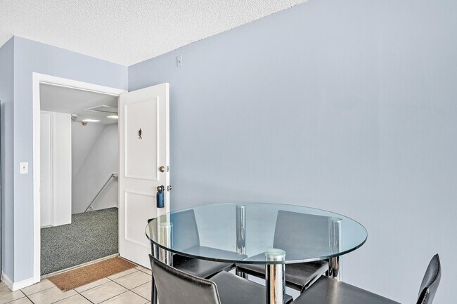 Building Photo - 130 Cypress Club Dr
