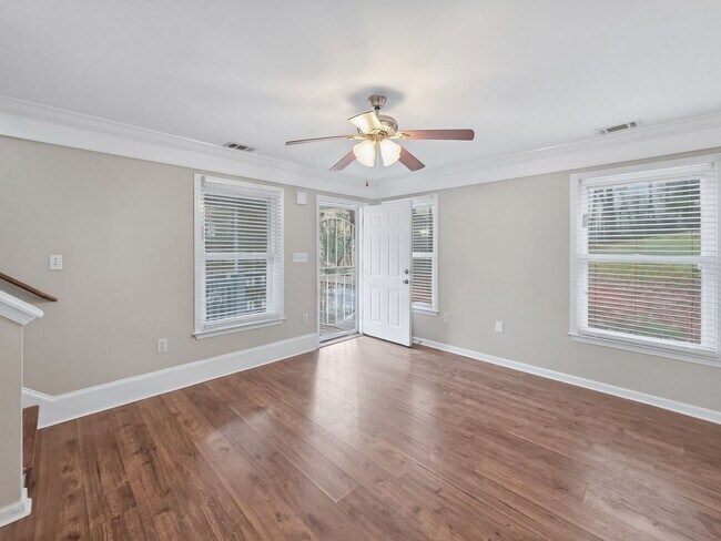 Building Photo - Fantastic 4 bedroom 2 bath home - Housing Vouchers Accepted