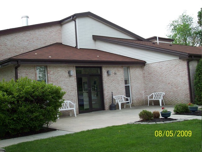 Building Photo - Green Meadow Apartments
