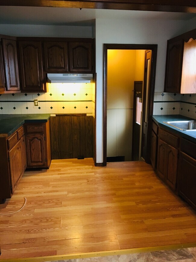 Building Photo - 3 Bedroom Bungalow in Eastpointe, MI - Sec. 8 OK