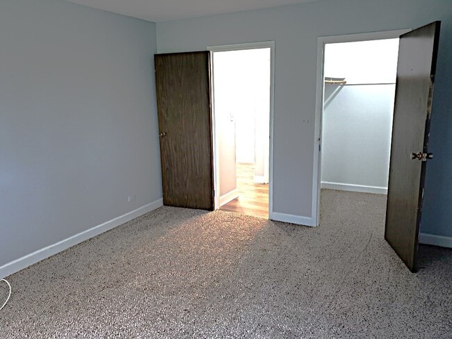 Building Photo - 865 Westmoreland Dr