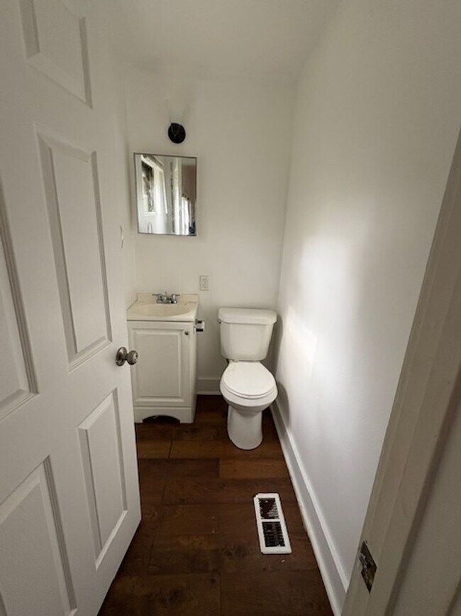 Building Photo - 5005 W 31st St