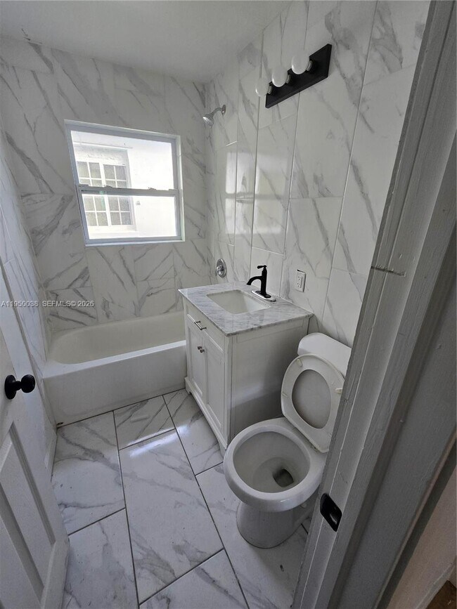 Building Photo - 4000 Greenwood Ave