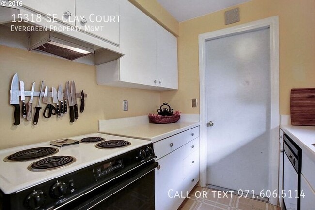 Building Photo - 15318 SE Clay Ct