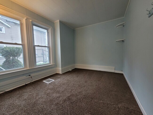 Building Photo - 426 Standish St