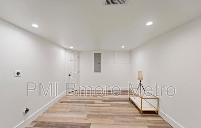 Building Photo - 2329 E Madison St