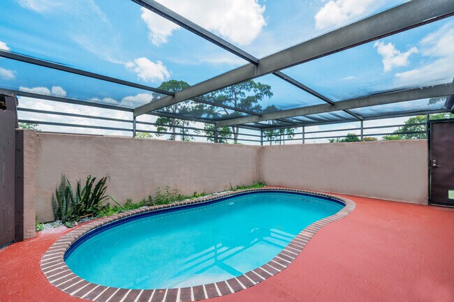 Building Photo - 4757 Sunny Palm Cir