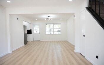 Building Photo - 4113 Glenhaven Dr