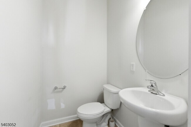 Building Photo - 38 Bond St