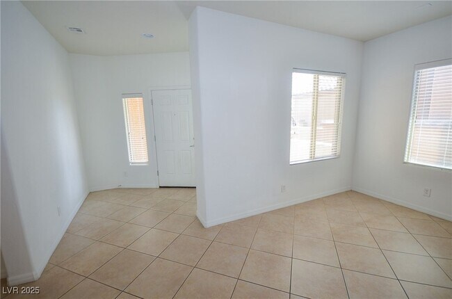 Building Photo - 4077 Beisner St