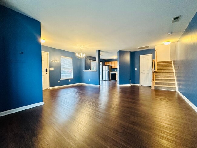 Building Photo - End-Unit 3BR Townhome Minutes to NCSU, Downtown & Crossroads