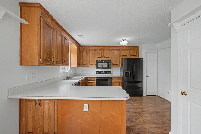 Building Photo - Beautiful home you won't want to miss!