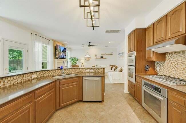 Building Photo - 803 Crocus Dr