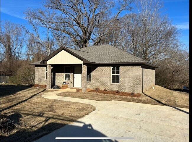 Primary Photo - 204 Eastcrest Dr