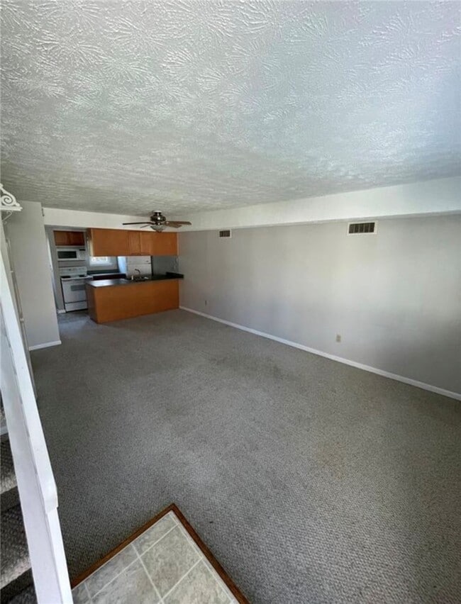 Building Photo - 422 Eastbrooke Ln