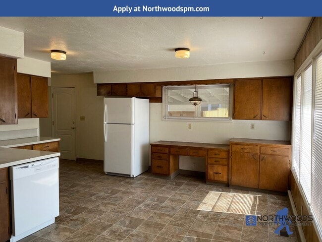 Building Photo - Charming 2 Bedroom 2 Bathroom Home