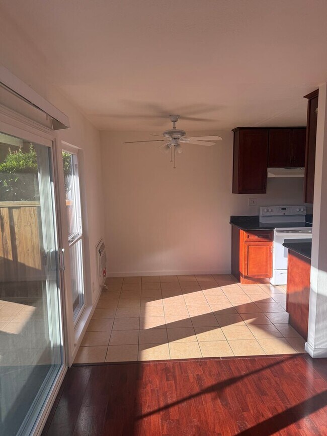 Building Photo - Charming 2-Bedroom Condo in Prime Walnut C...