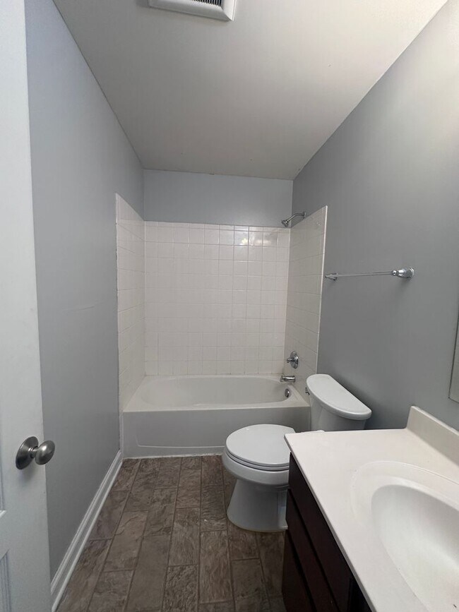Building Photo - Bannon Crossings 3 bed, 2.5 half bath house with basement