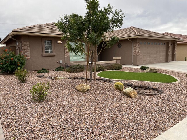 Building Photo - Mesa 2 Bed 2 Bath Single Story Golf Course...