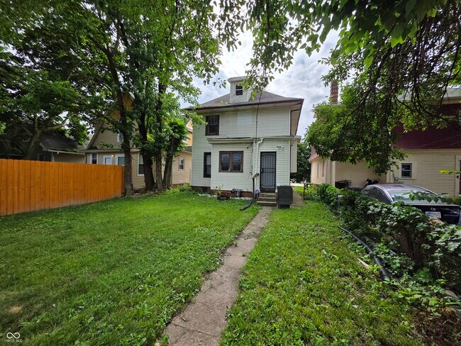 Building Photo - 3179 N Kenwood Ave