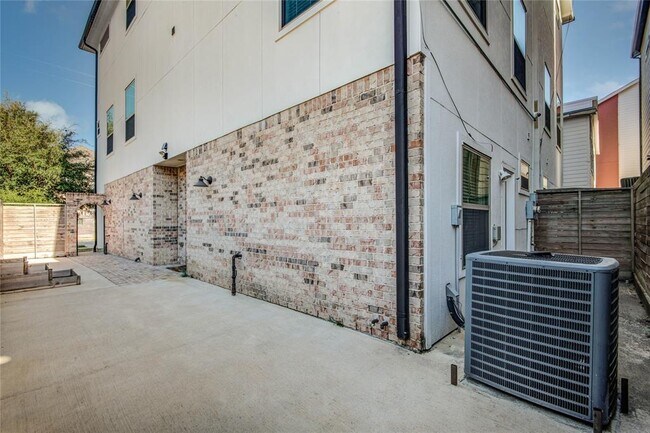 Building Photo - 1721 Thompson St