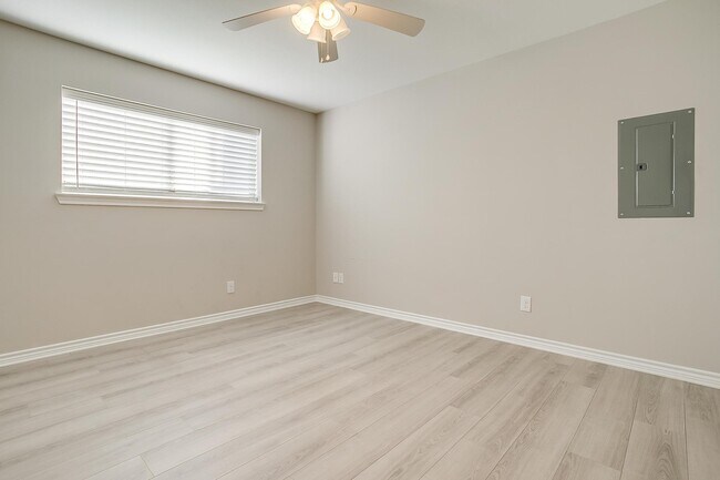 Building Photo - 5076 Matilda St