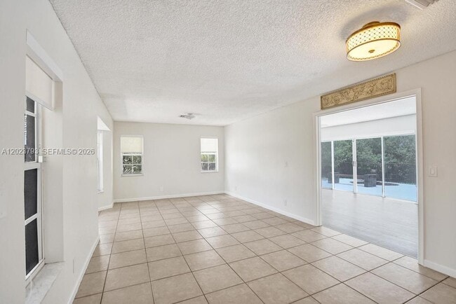 Building Photo - 21461 Sawmill Ct