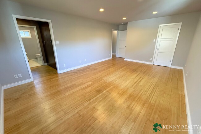 Building Photo - Beautifully Updated 3 Bedroom Home in Sout...