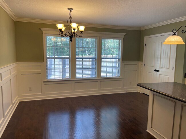 Building Photo - Check Out This 3BD/2B Home!!