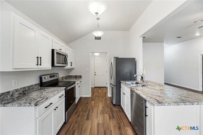 Building Photo - 230 Plum St